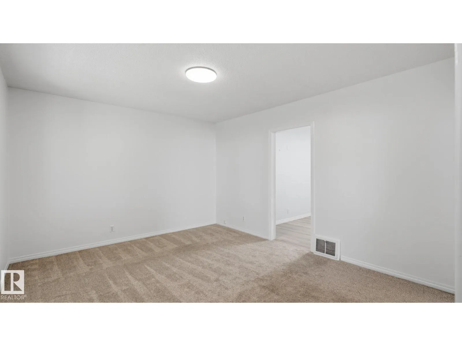 11836 62 ST NW
