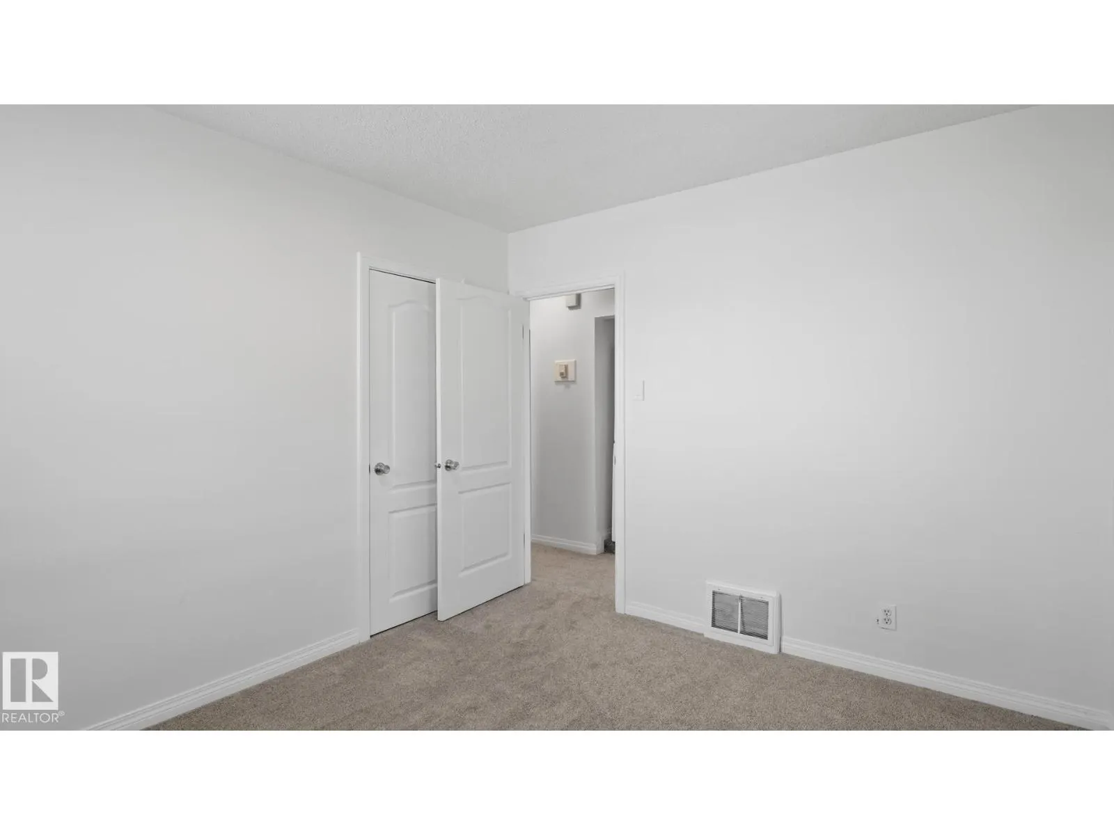 11836 62 ST NW