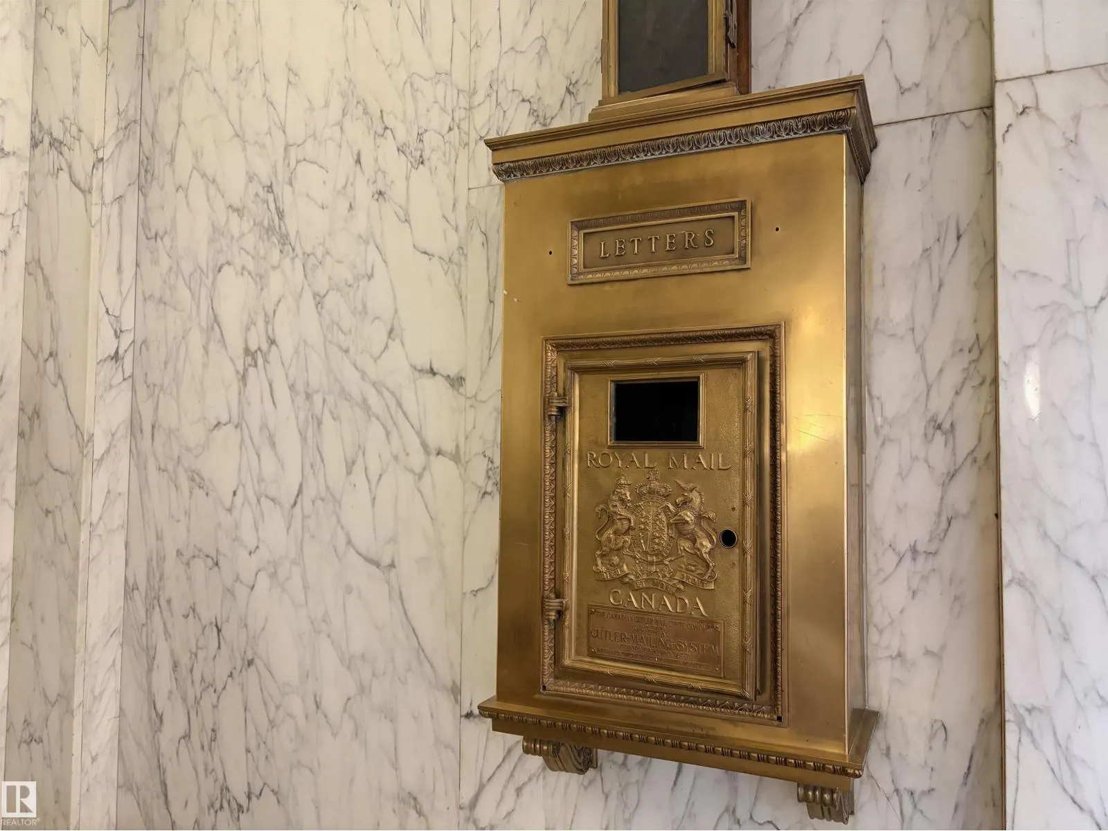 #210 10134 100 ST NW