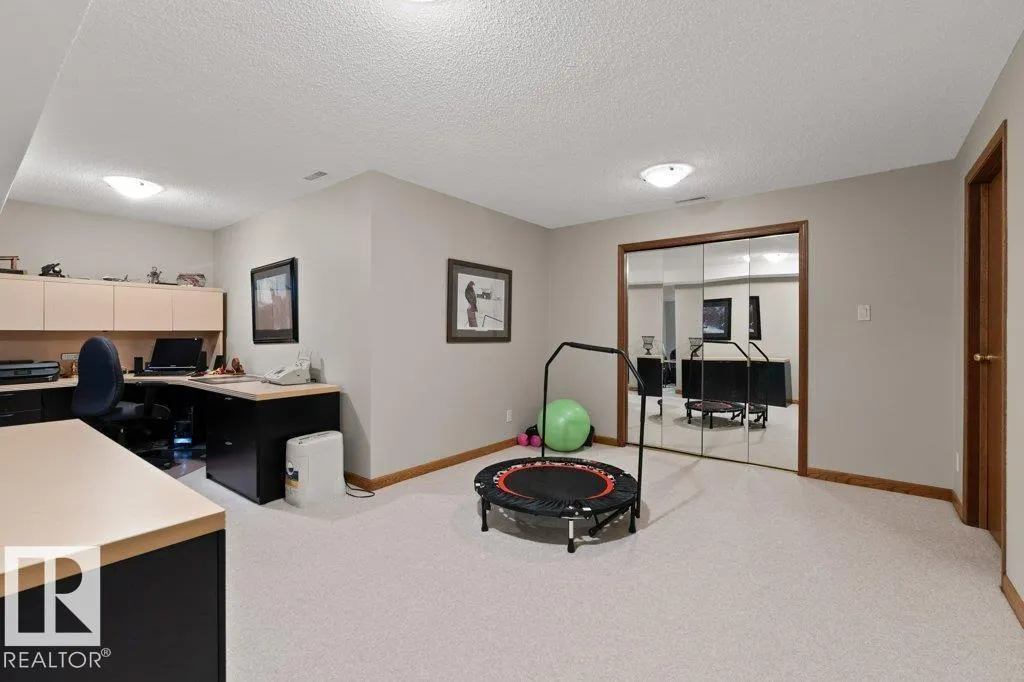 21 LORNE CR