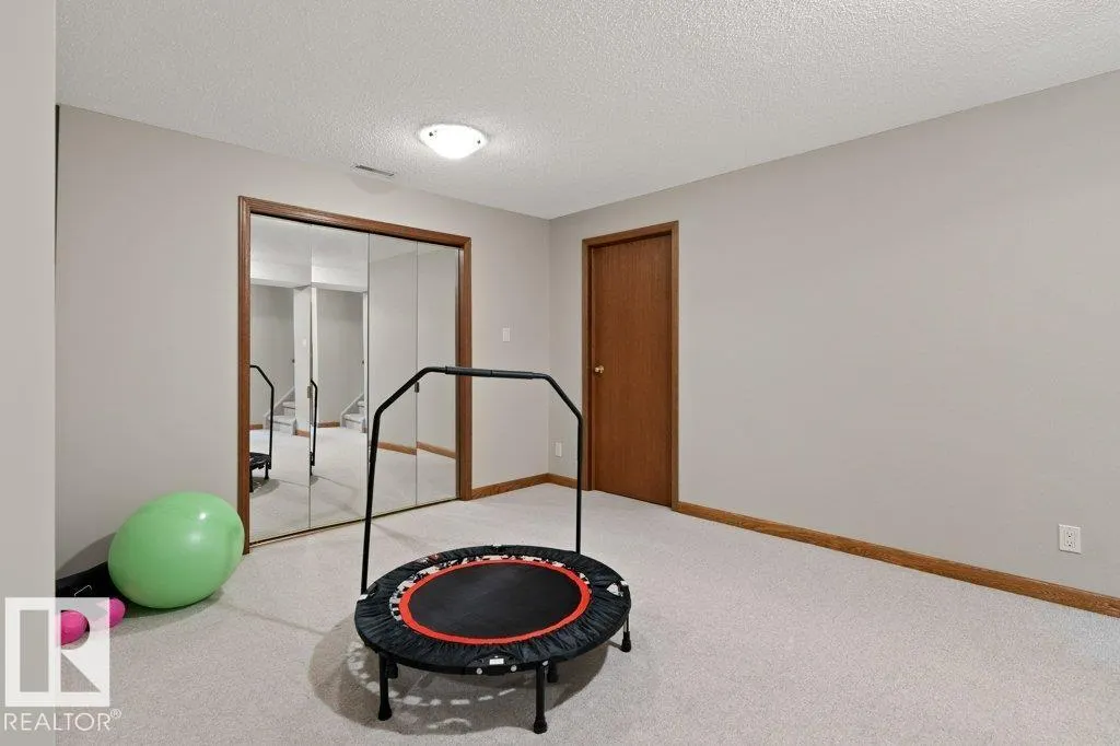 21 LORNE CR