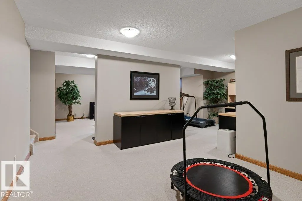 21 LORNE CR