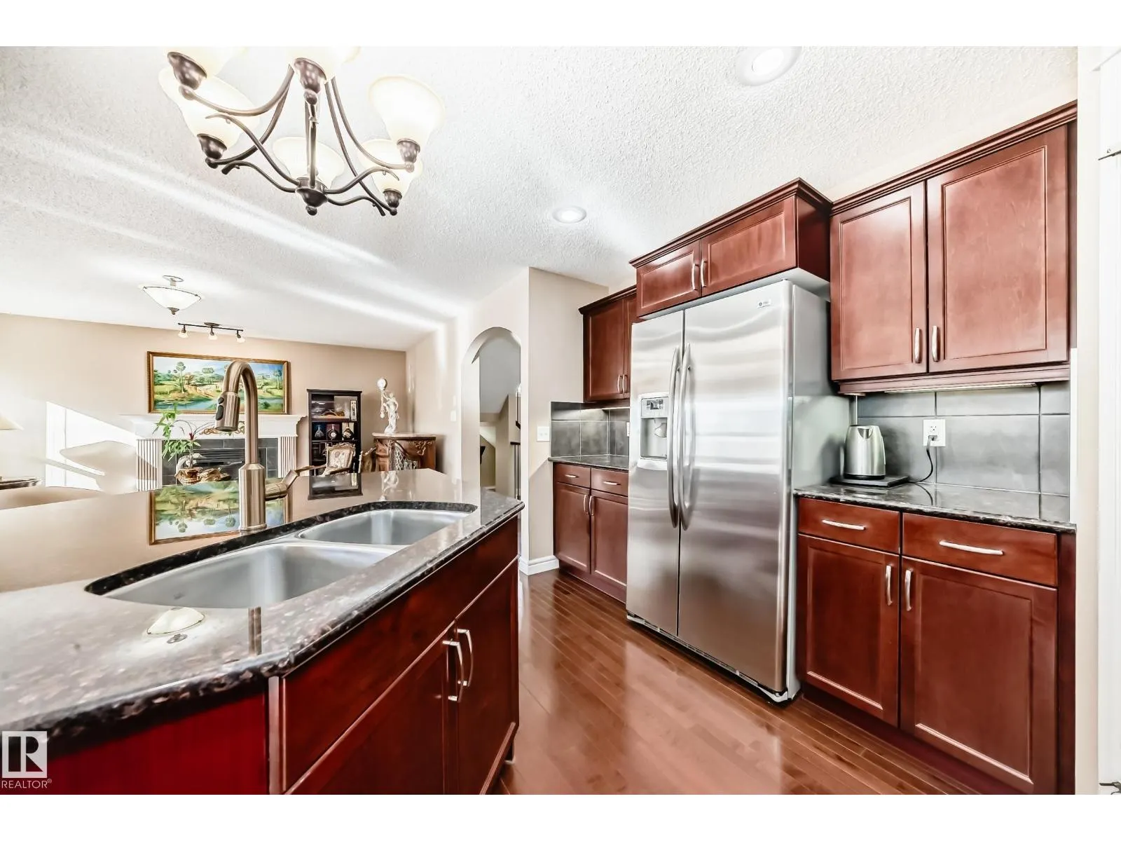 3711 163 AV NW