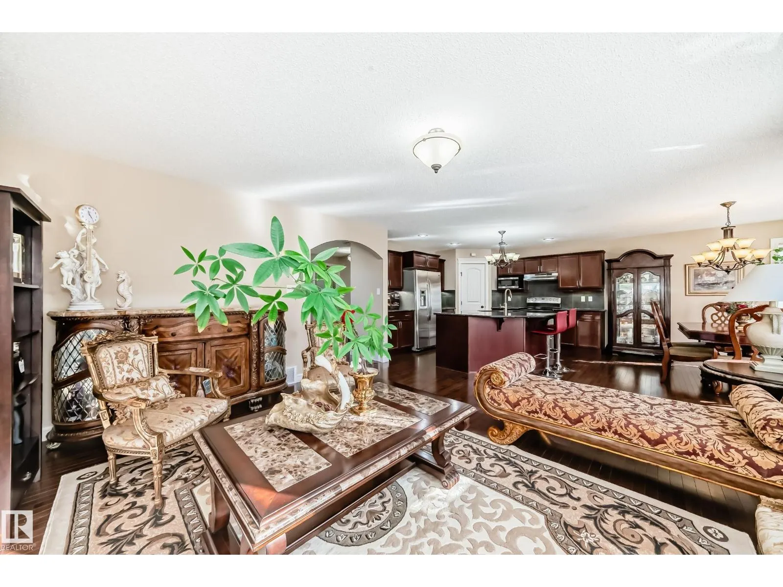 3711 163 AV NW