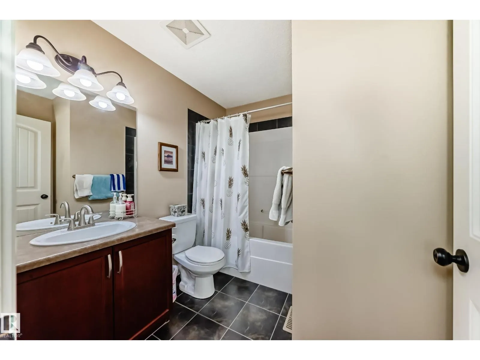 3711 163 AV NW