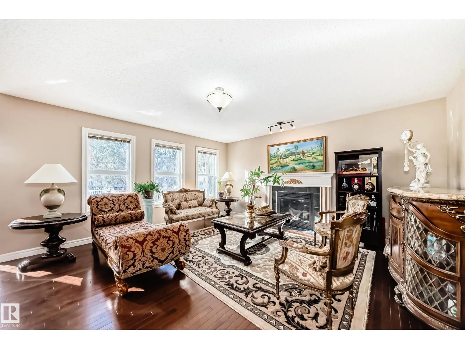 3711 163 AV NW