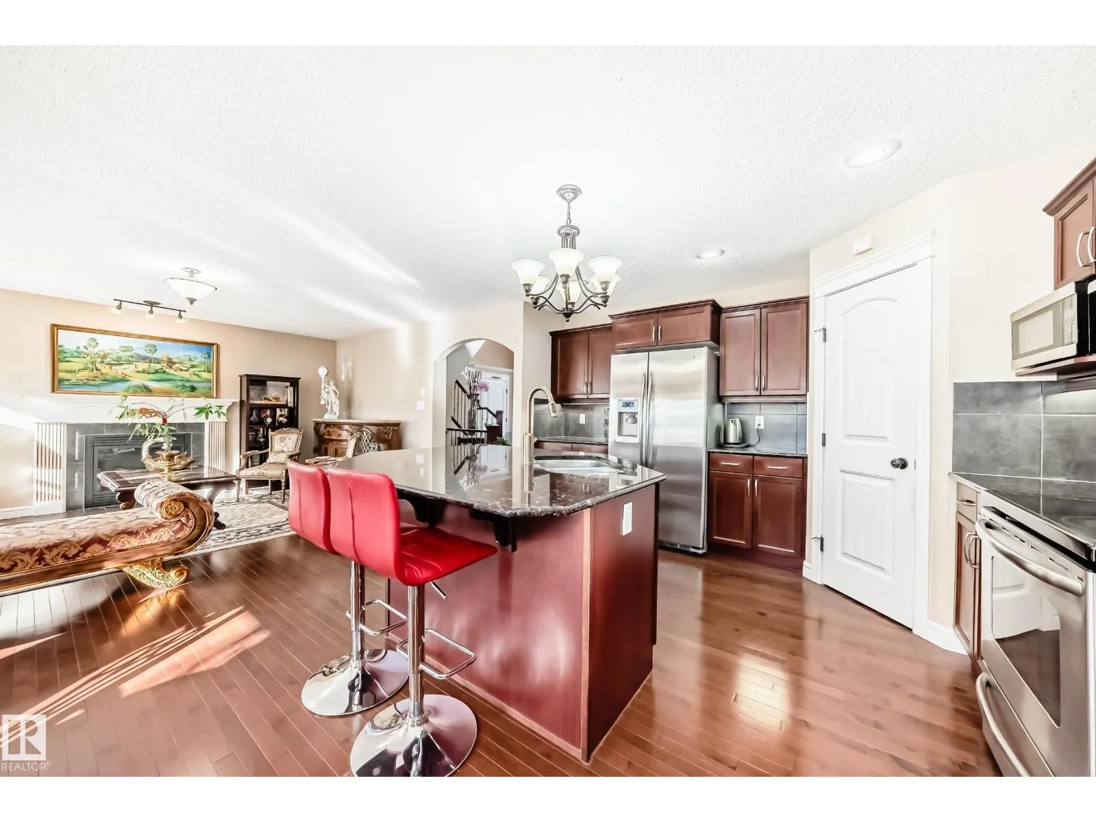 3711 163 AV NW
