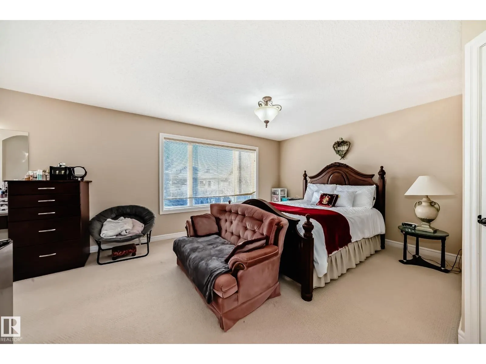 3711 163 AV NW