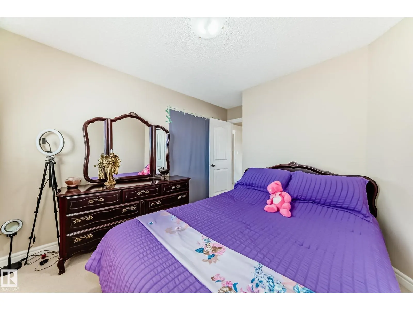 3711 163 AV NW