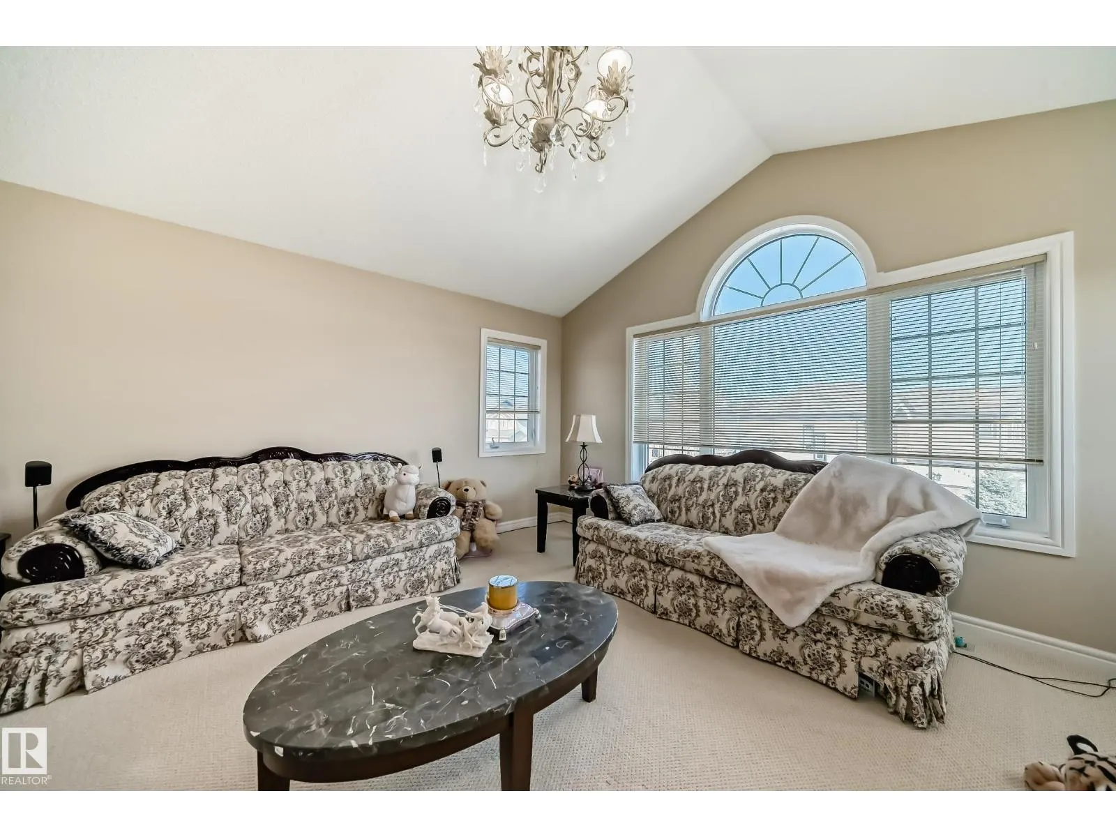 3711 163 AV NW