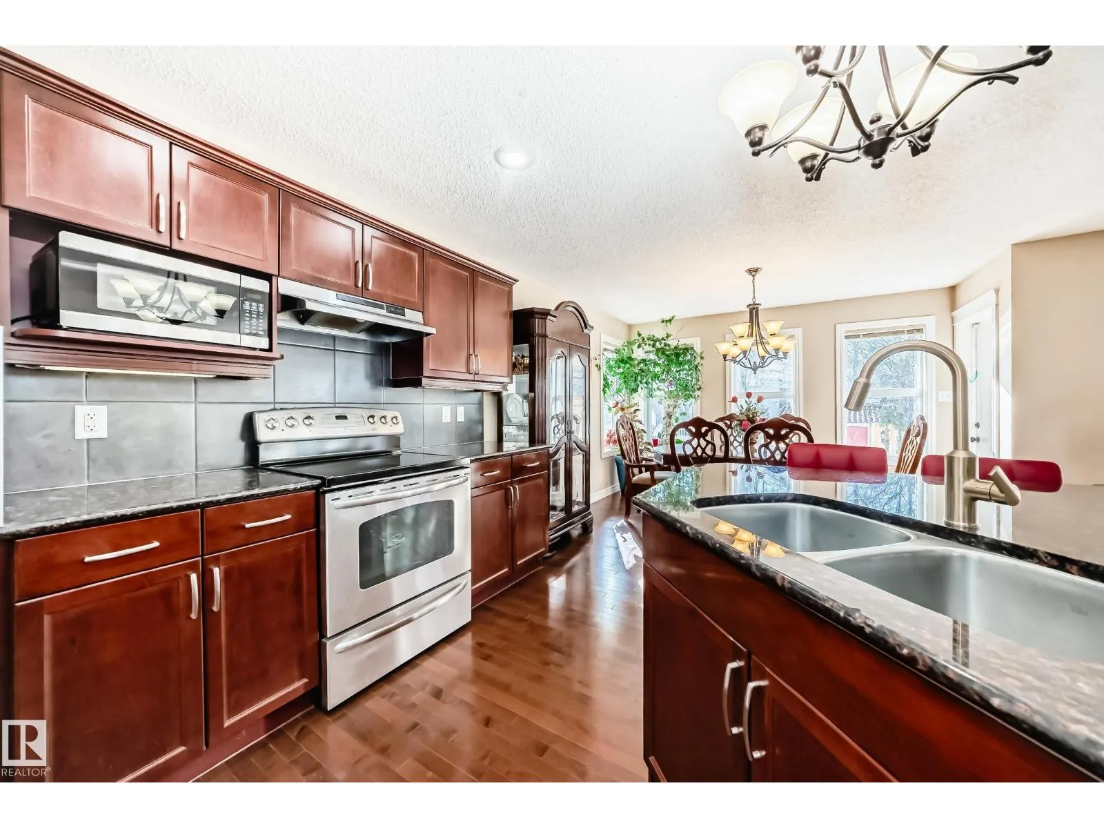 3711 163 AV NW