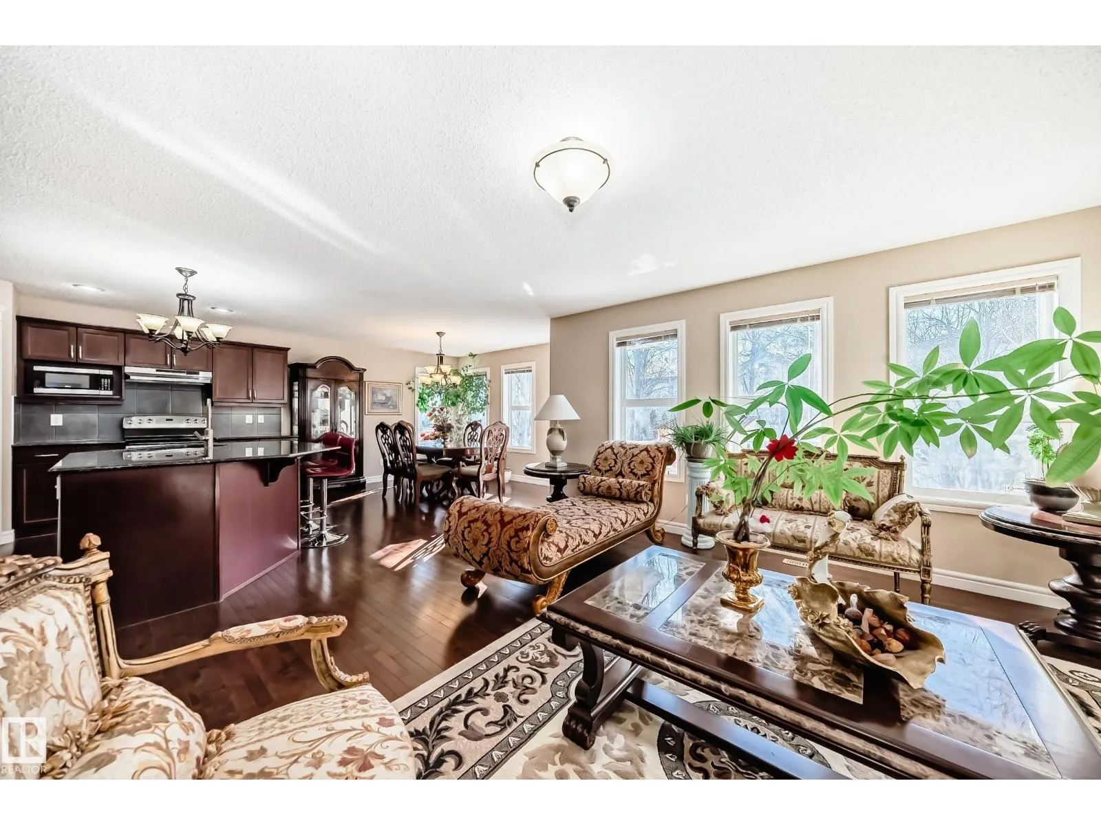 3711 163 AV NW