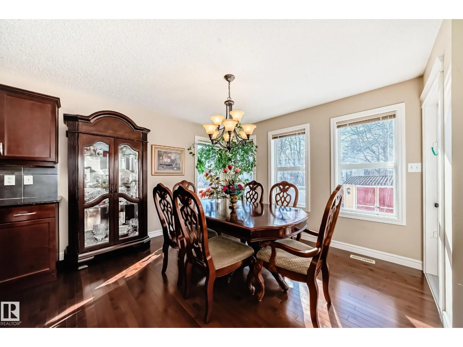 3711 163 AV NW