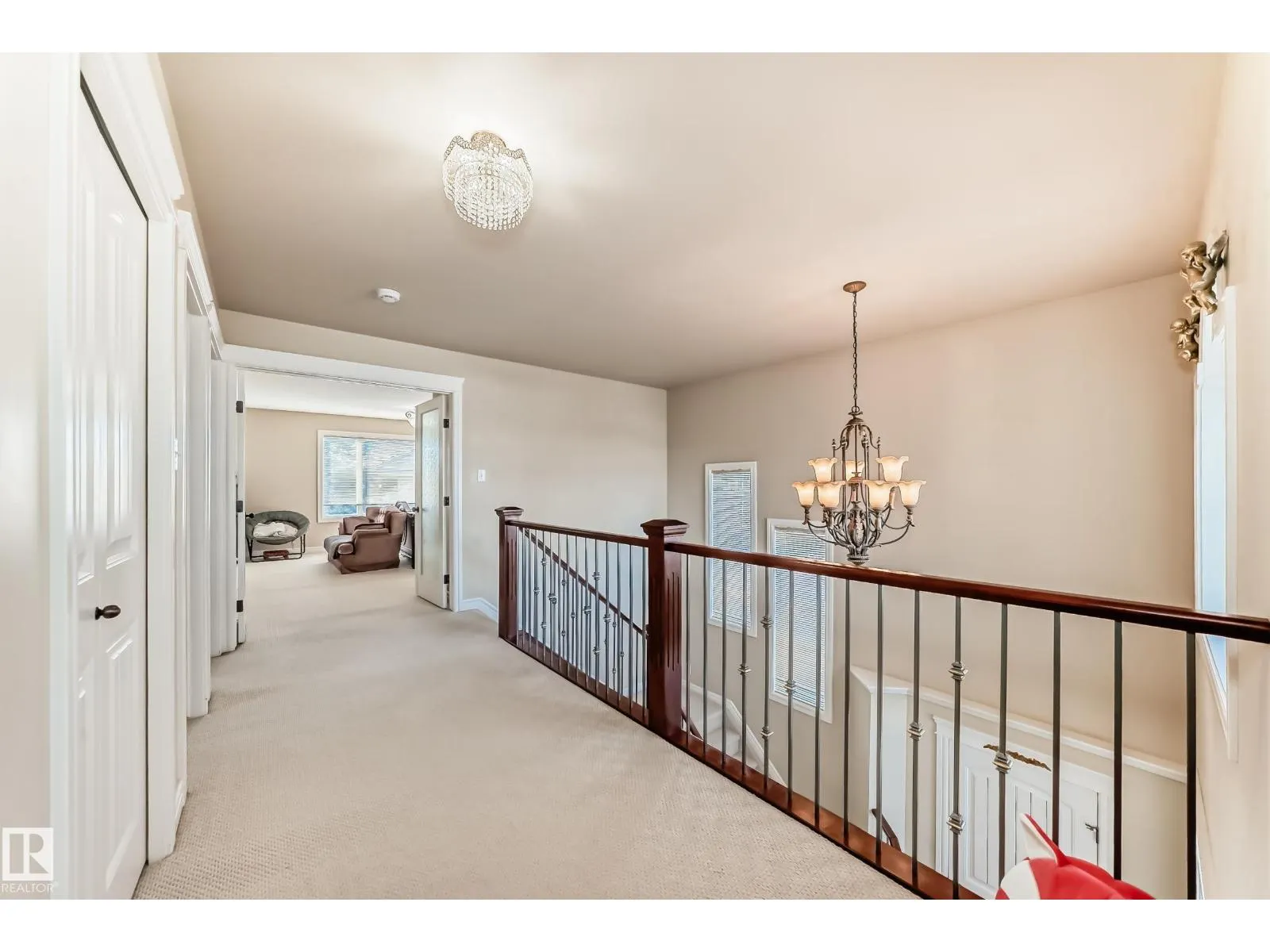 3711 163 AV NW