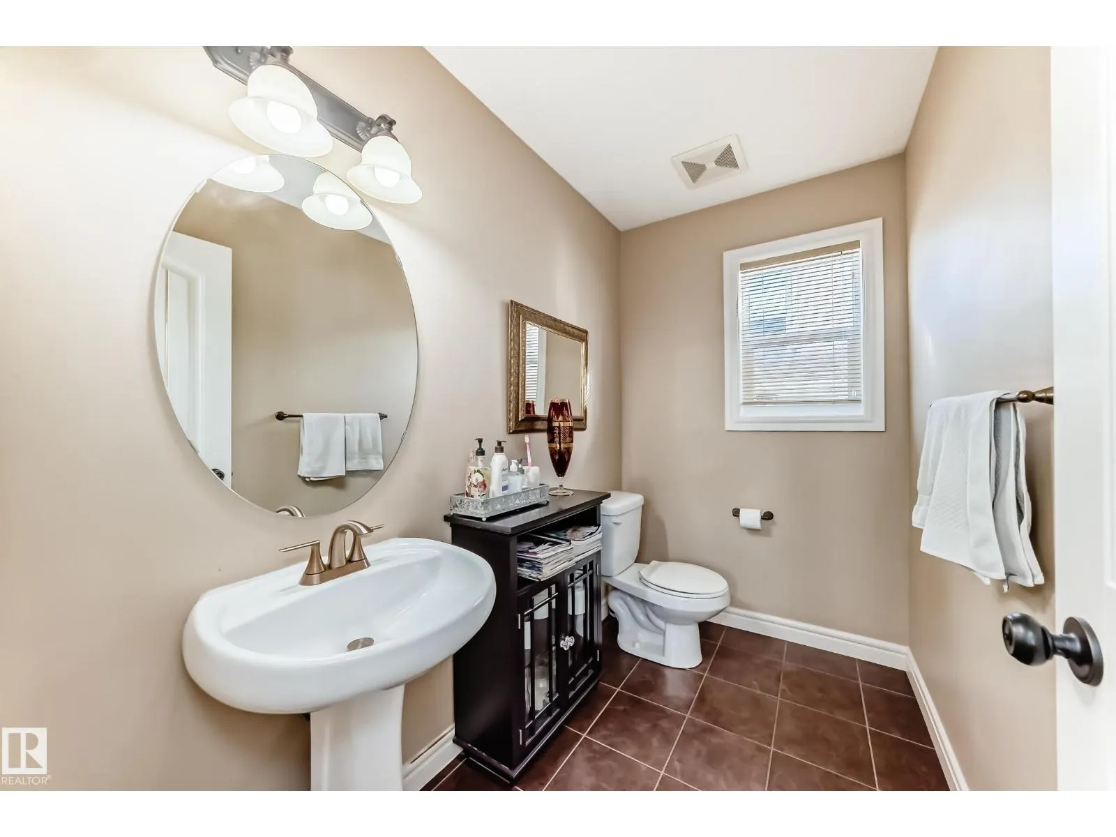 3711 163 AV NW