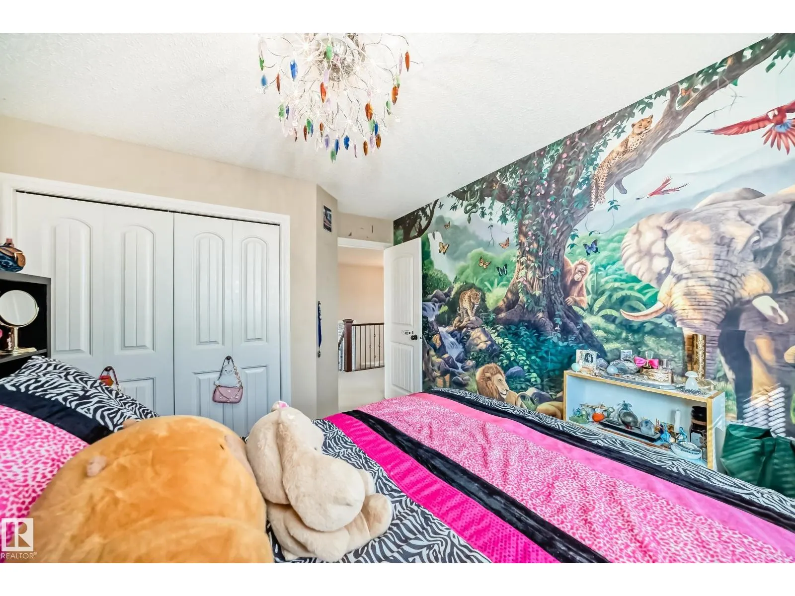 3711 163 AV NW