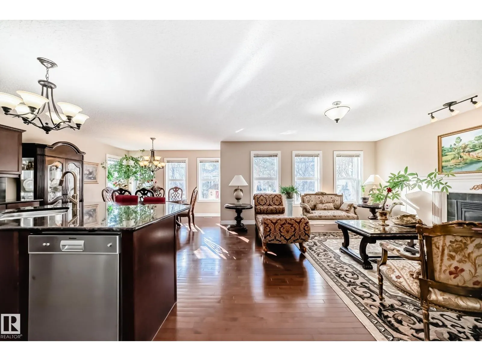 3711 163 AV NW
