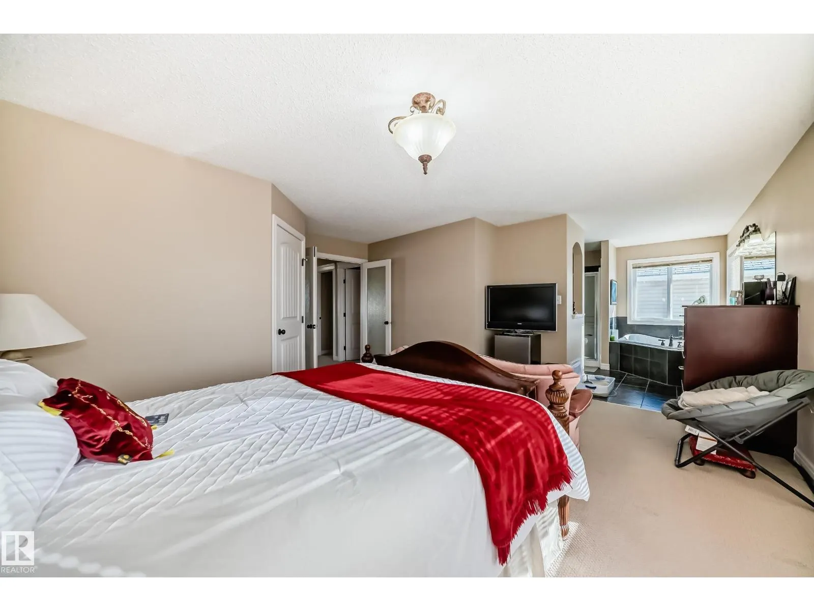 3711 163 AV NW