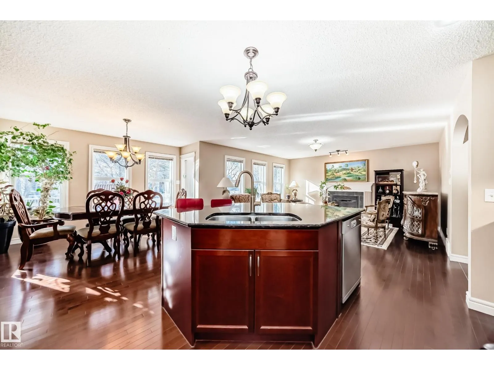 3711 163 AV NW