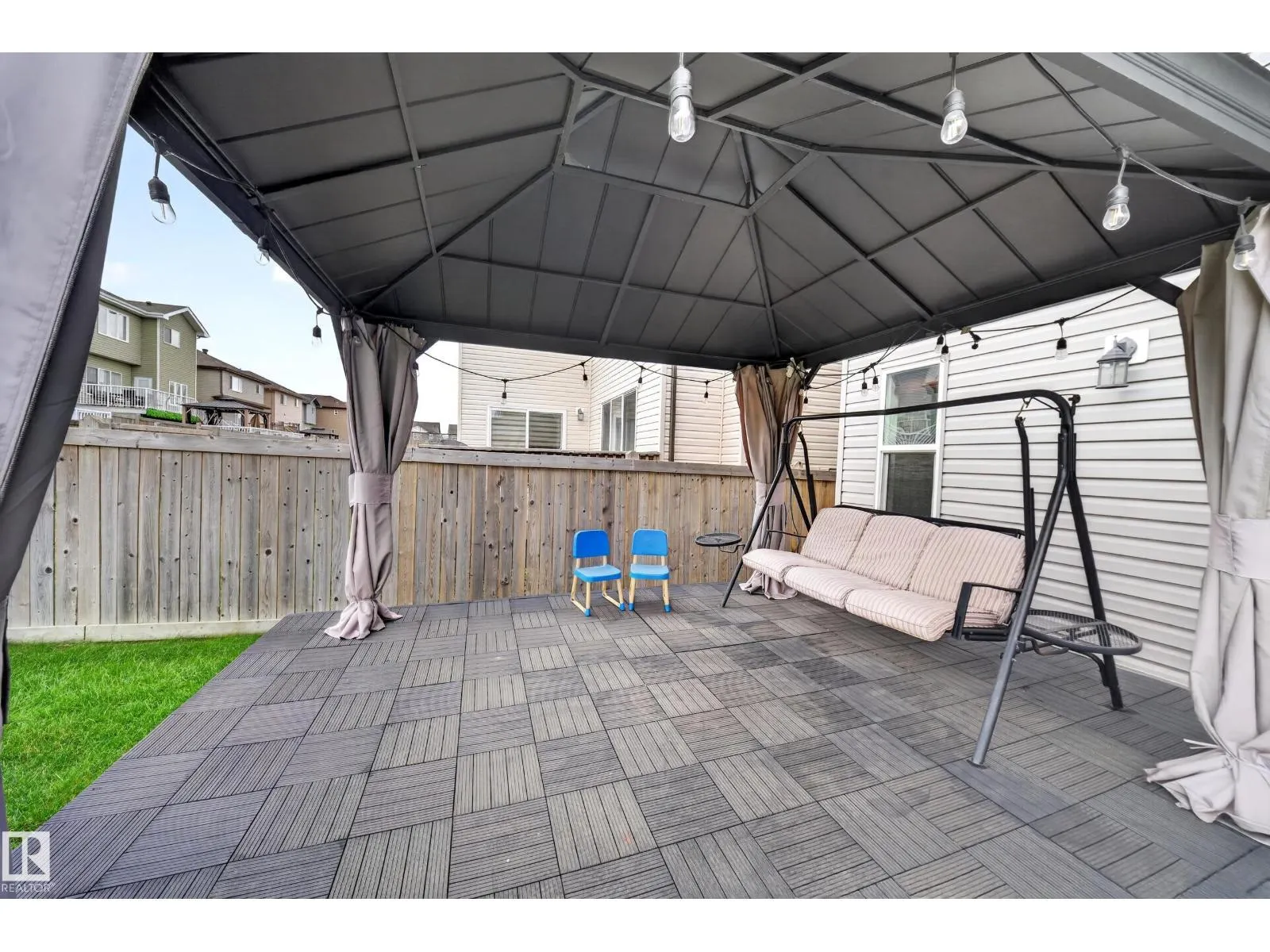 163 52 ST SW
