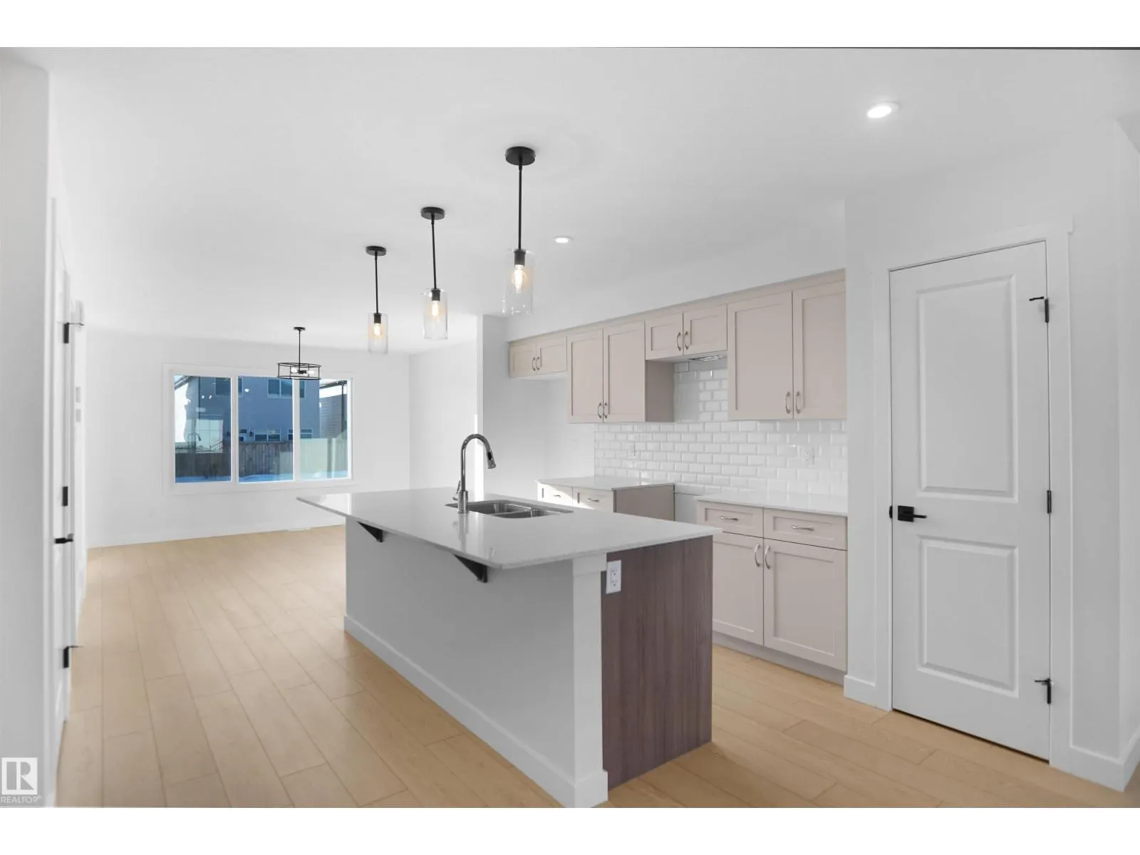 590 Ashgrove CI