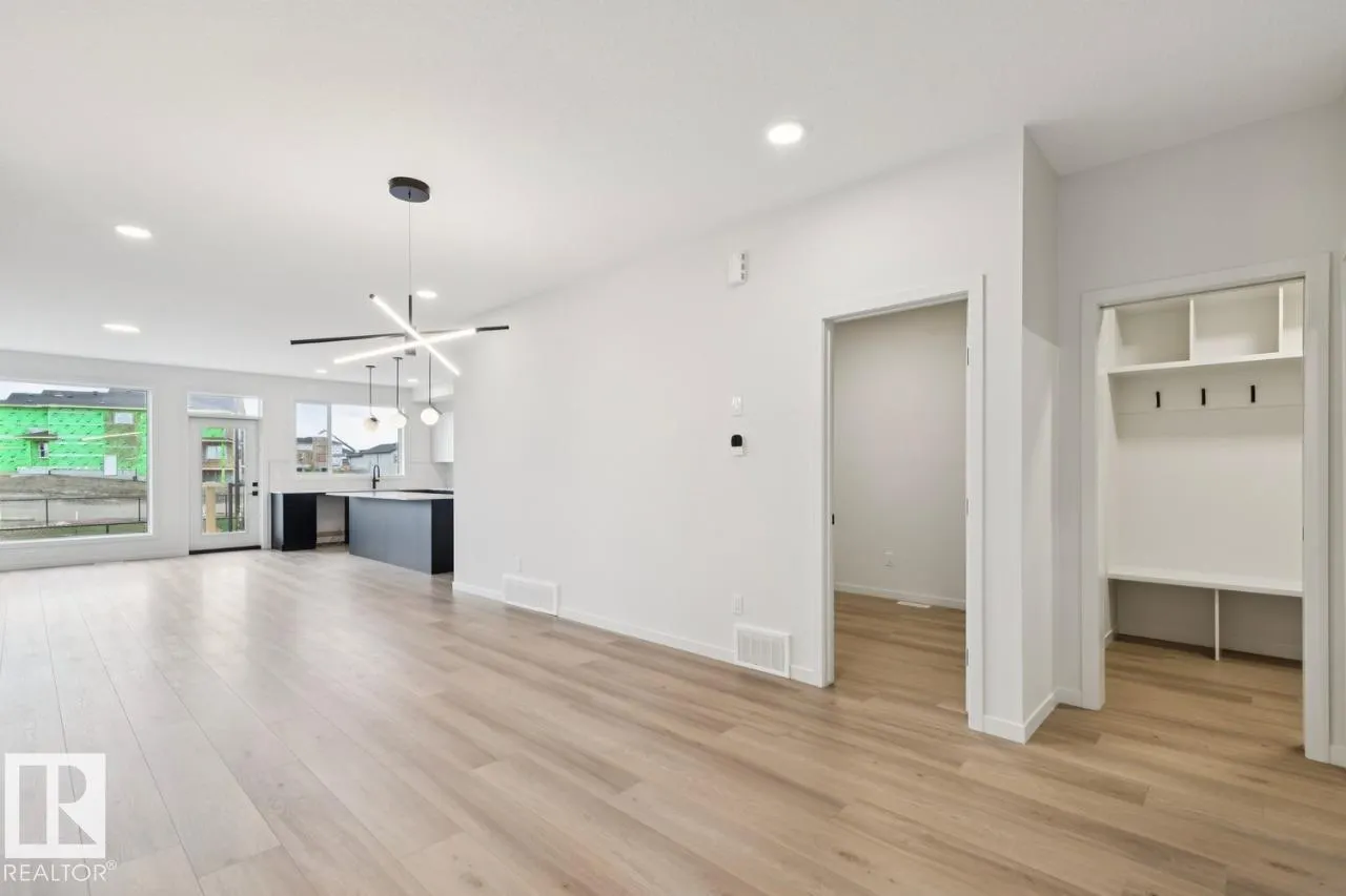 3019 5 AV SW