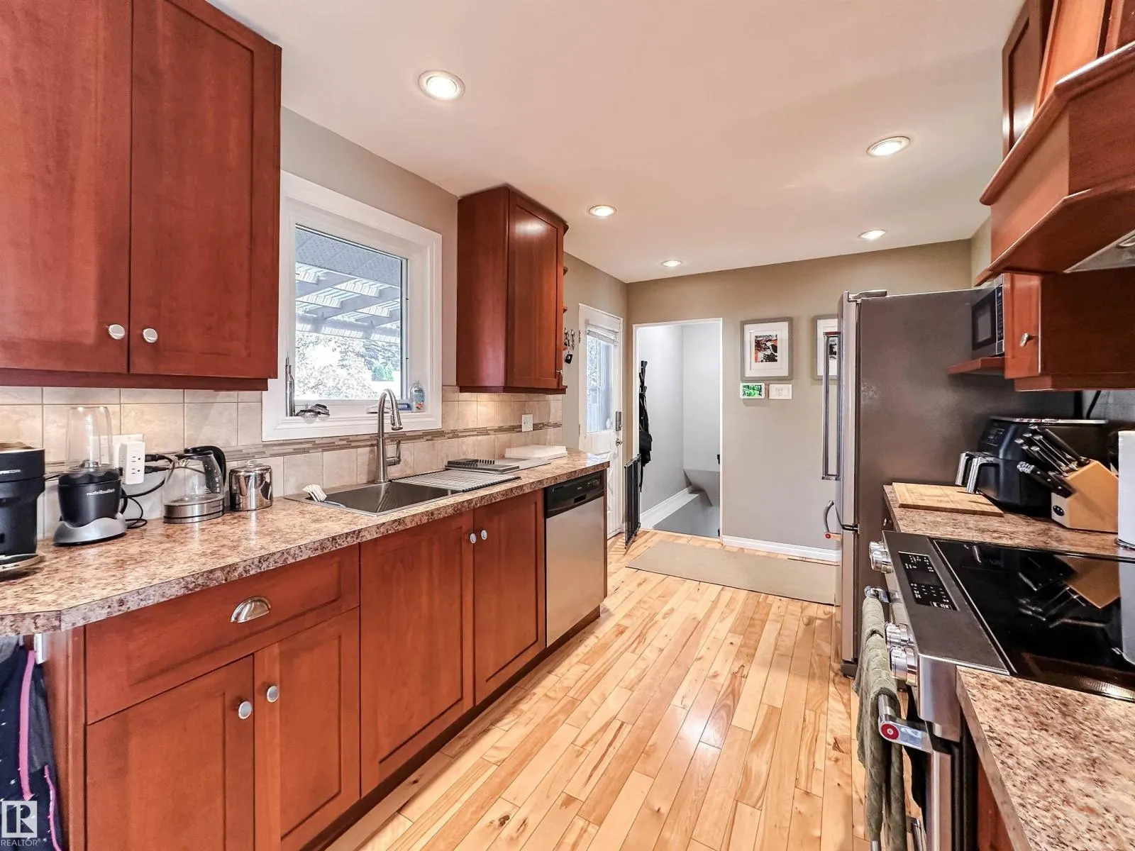 15256 86 AV NW