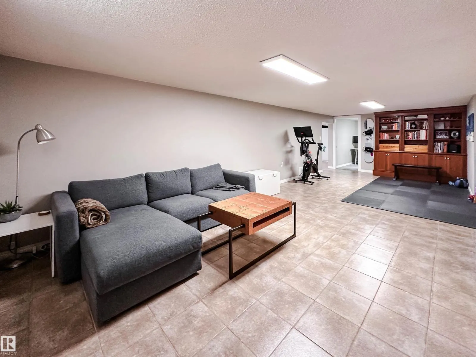 15256 86 AV NW