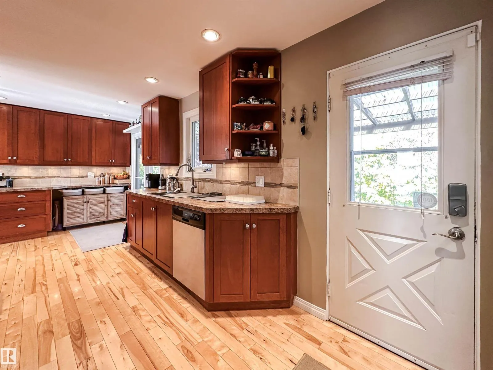 15256 86 AV NW