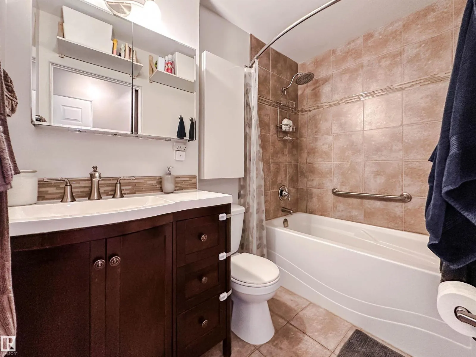 15256 86 AV NW