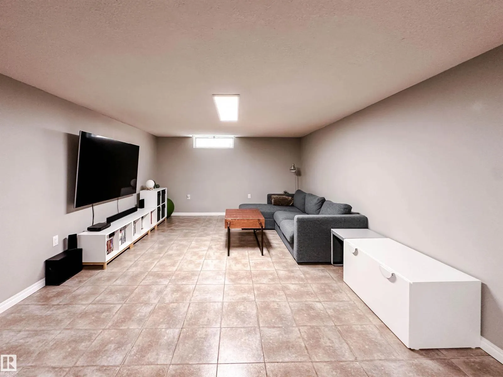 15256 86 AV NW