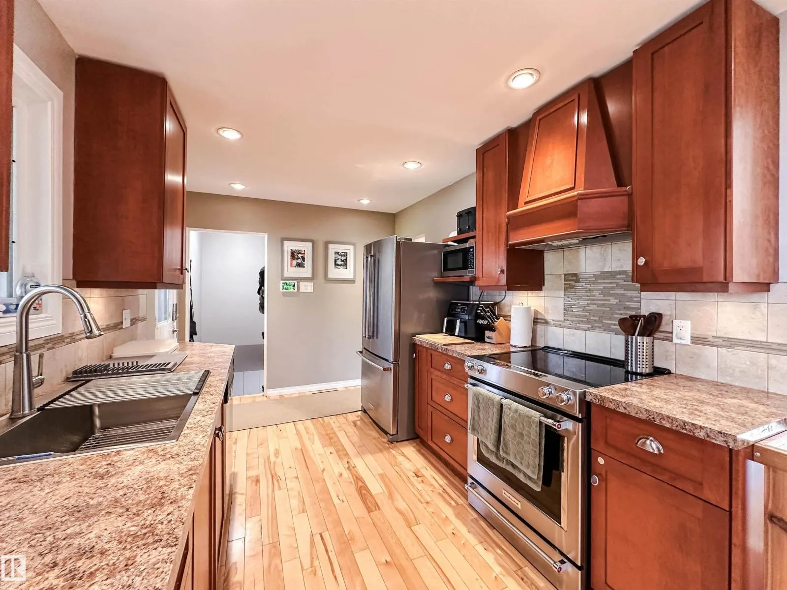 15256 86 AV NW