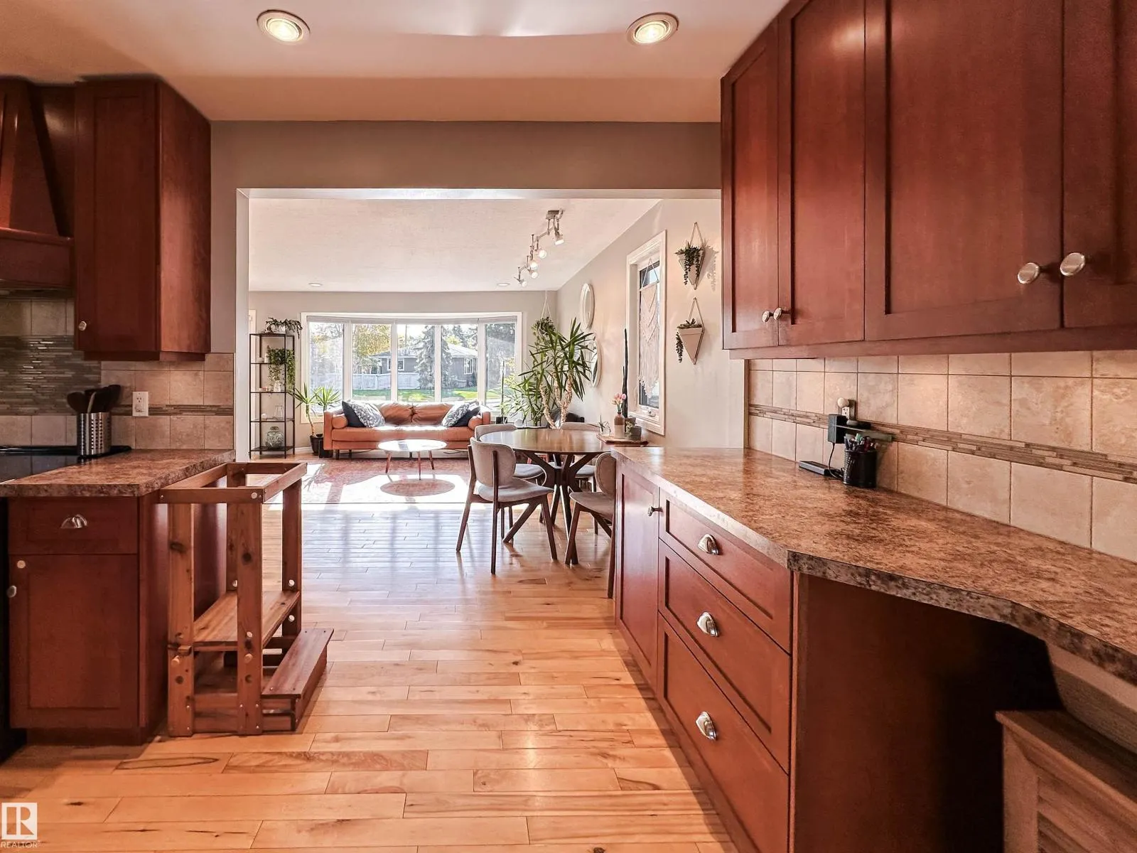 15256 86 AV NW