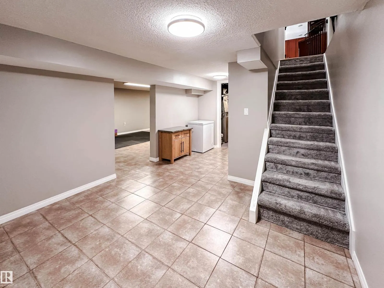 15256 86 AV NW