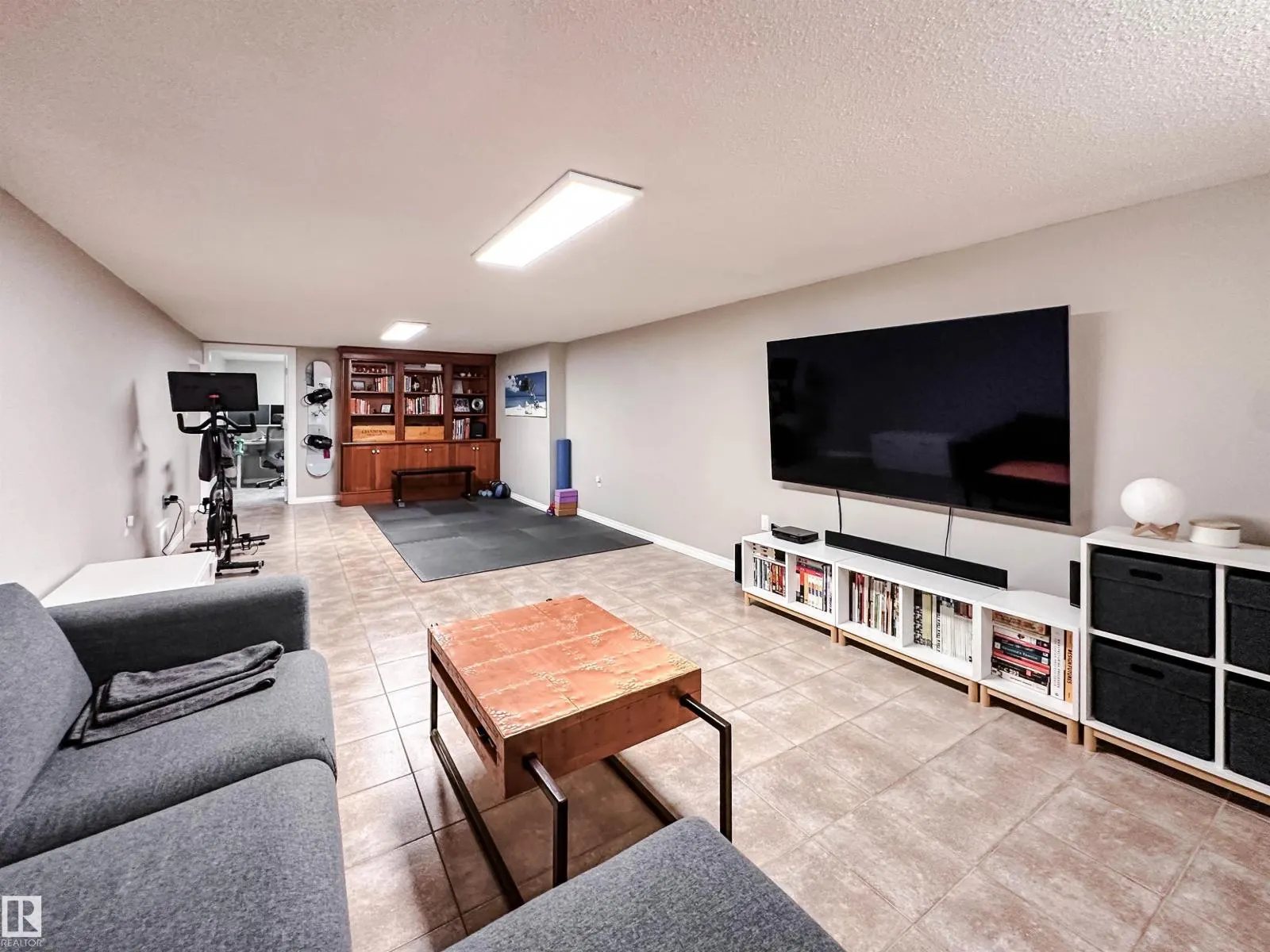 15256 86 AV NW