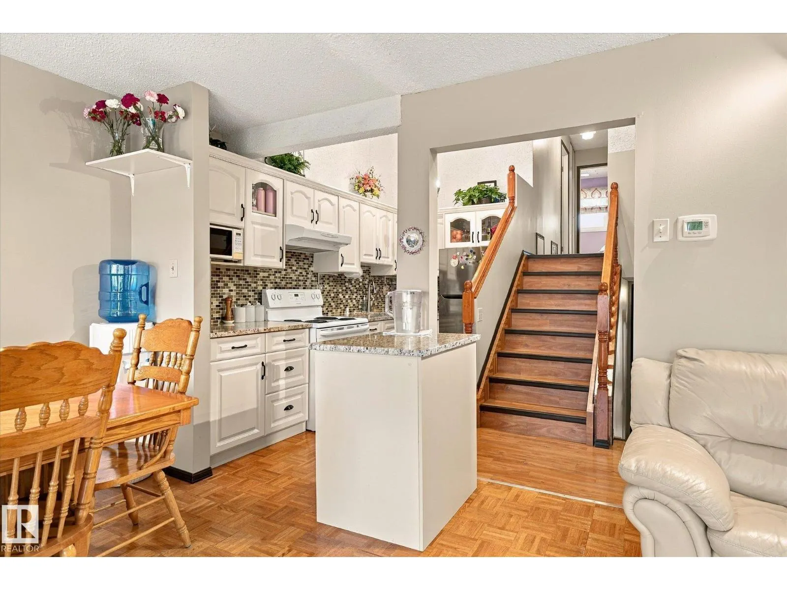 10242 161 ST NW