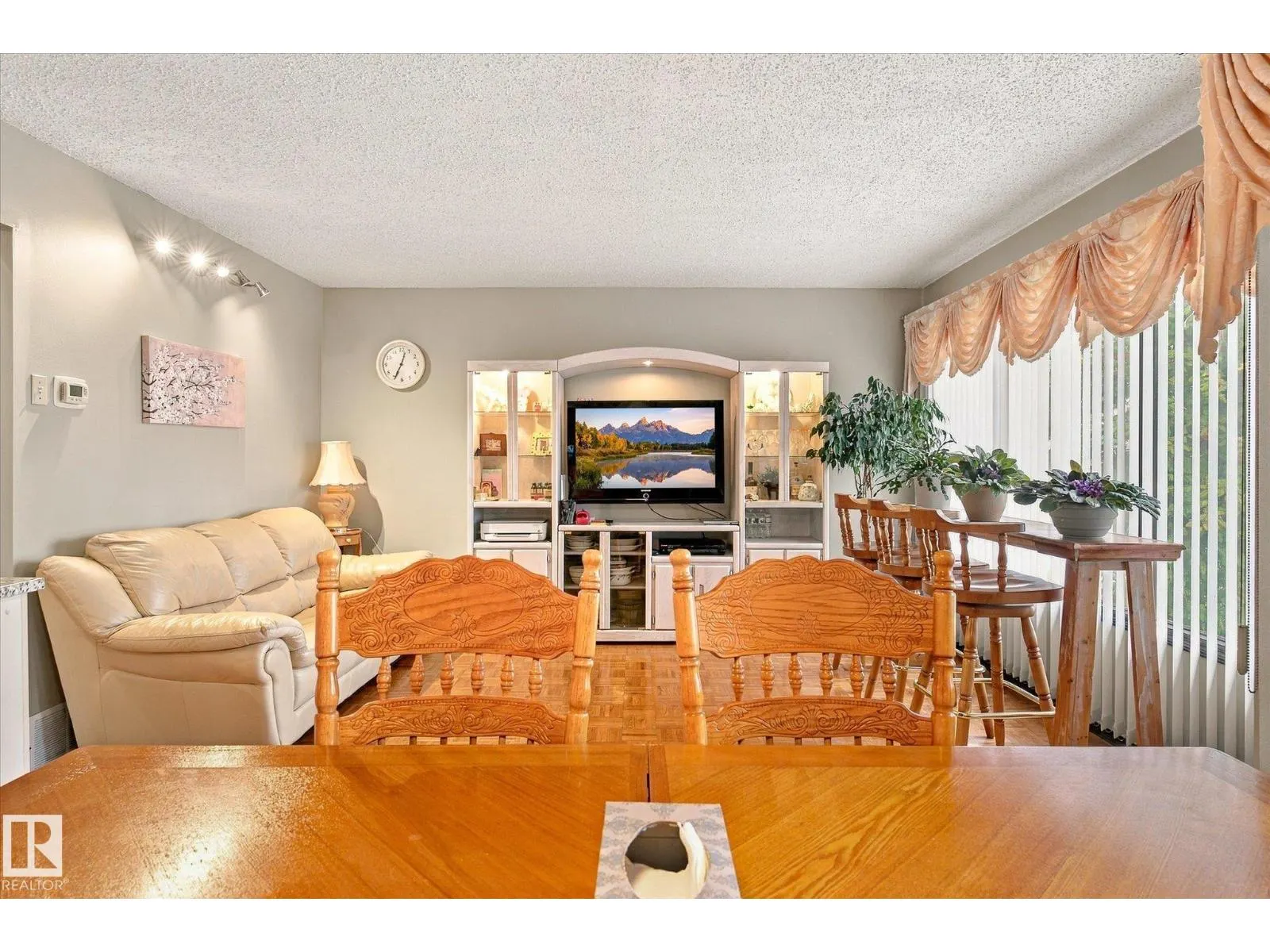 10242 161 ST NW
