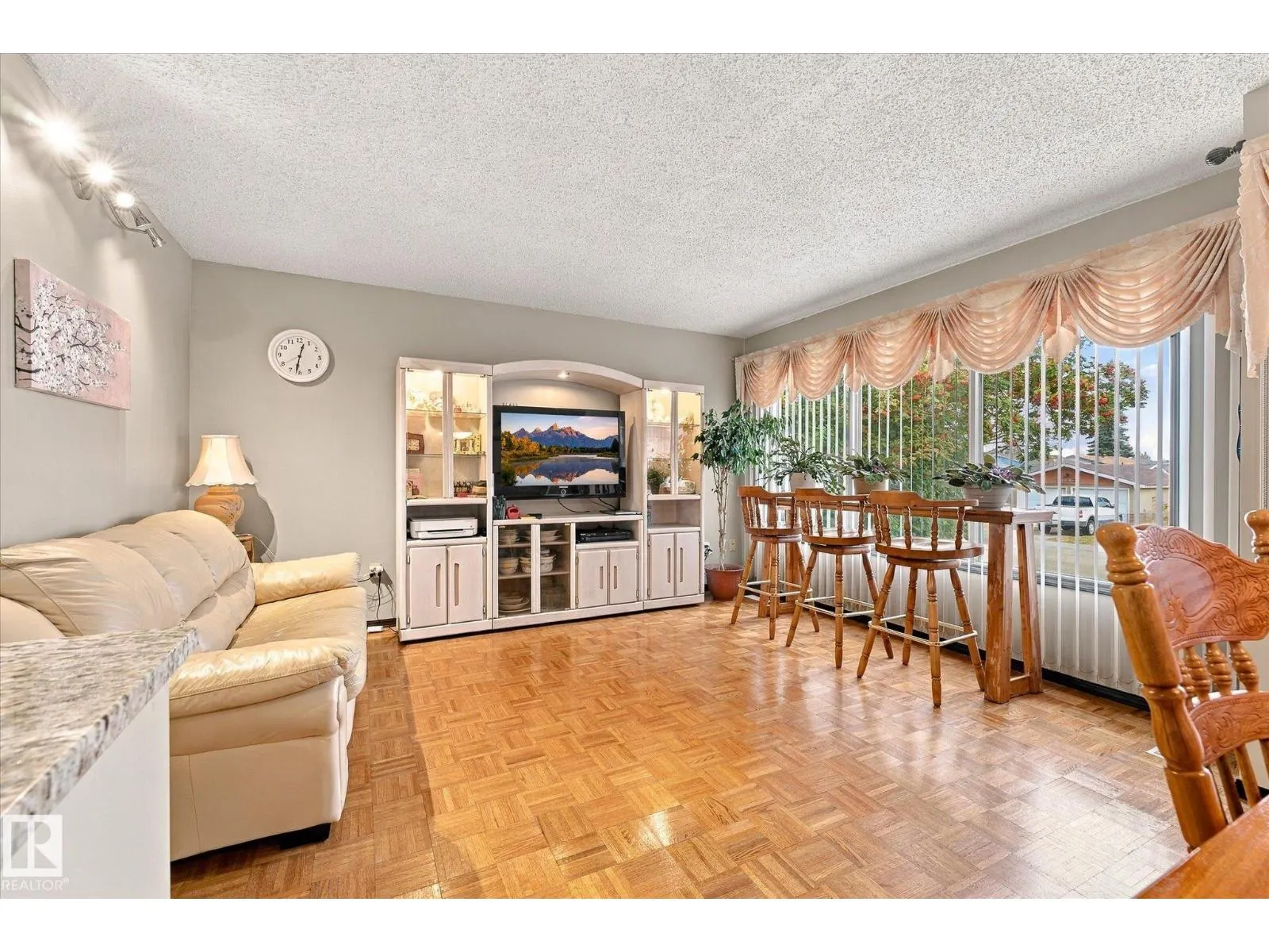 10242 161 ST NW