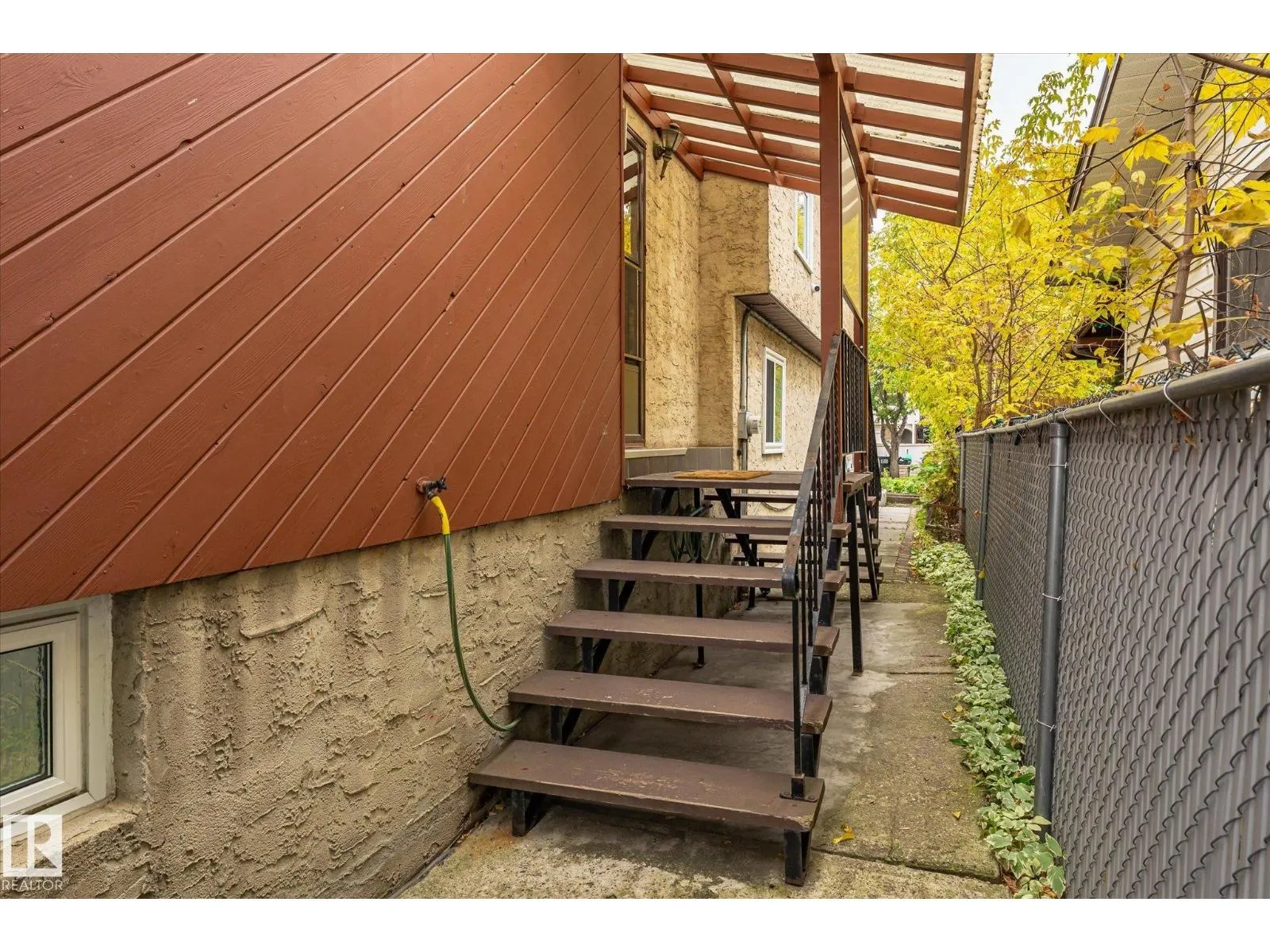 10242 161 ST NW
