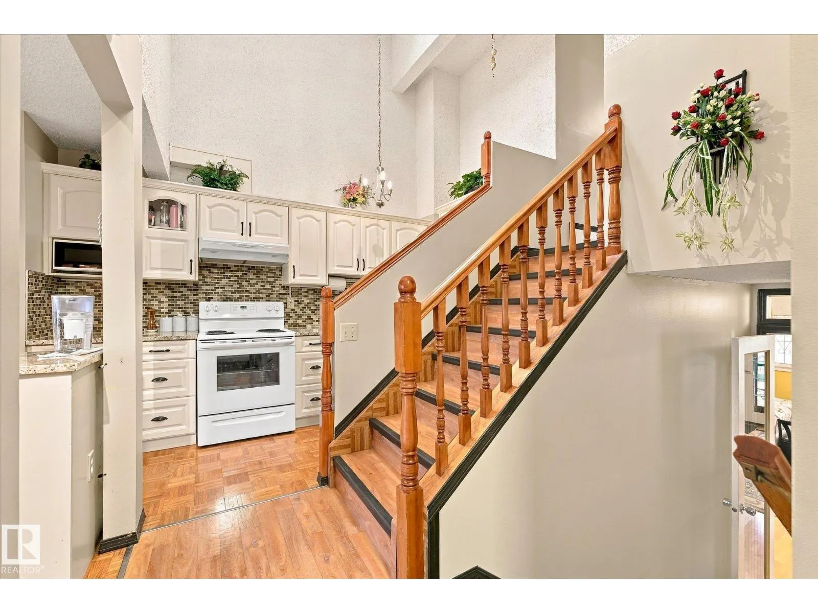 10242 161 ST NW