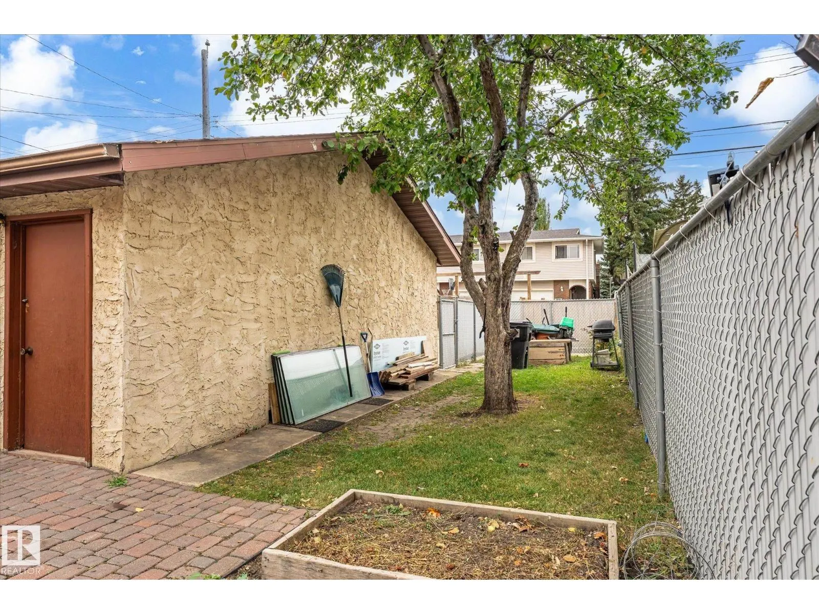 10242 161 ST NW