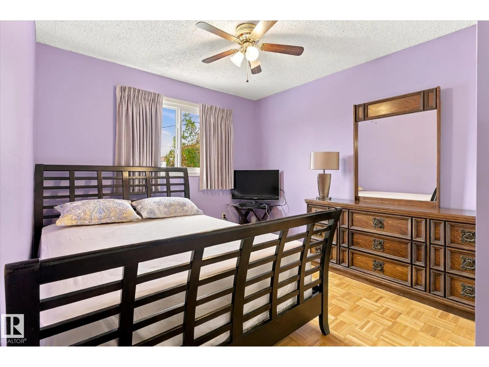 10242 161 ST NW