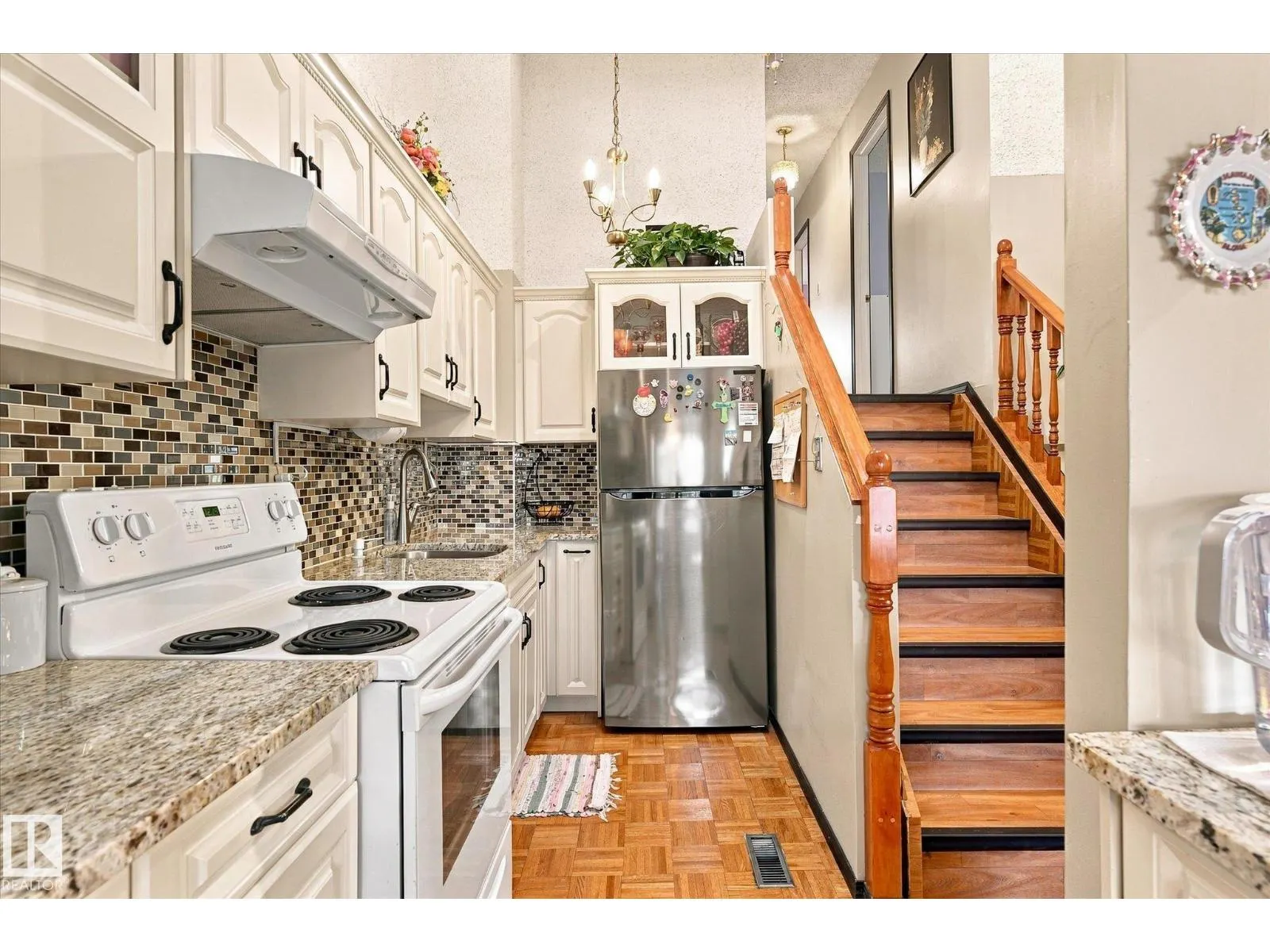 10242 161 ST NW