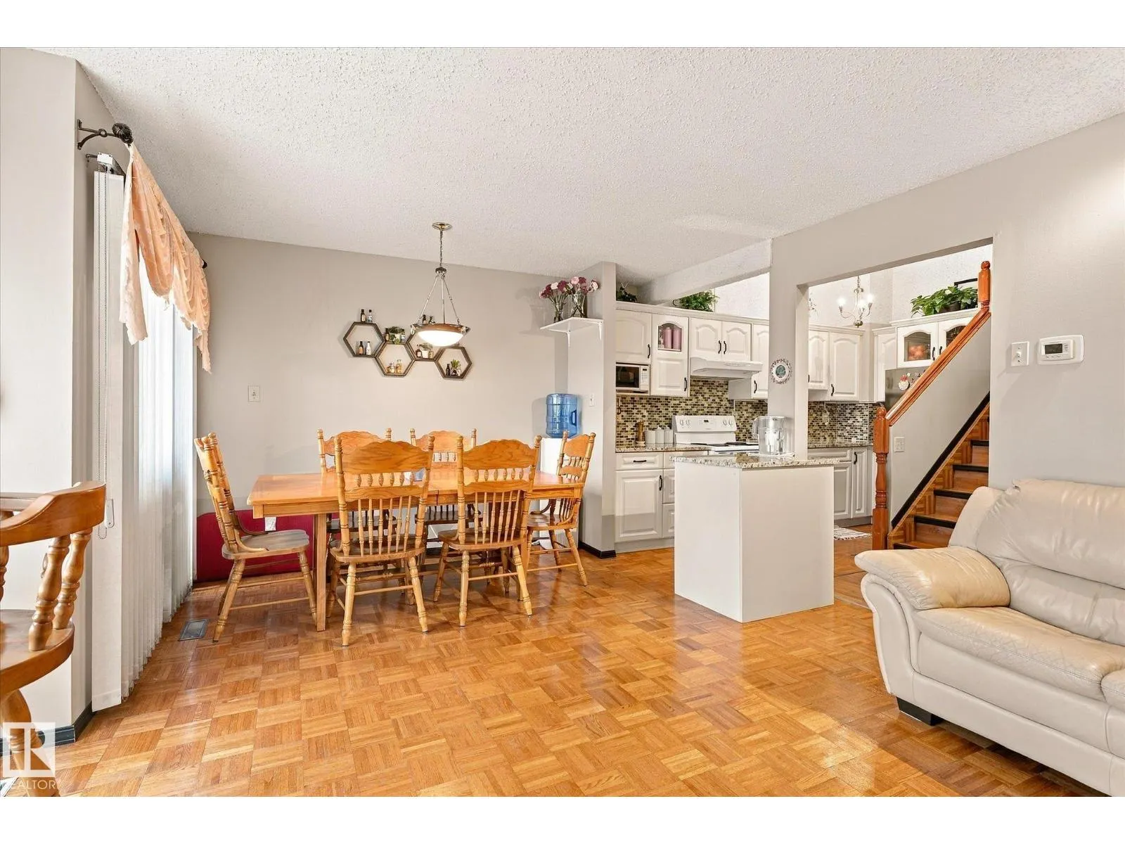 10242 161 ST NW