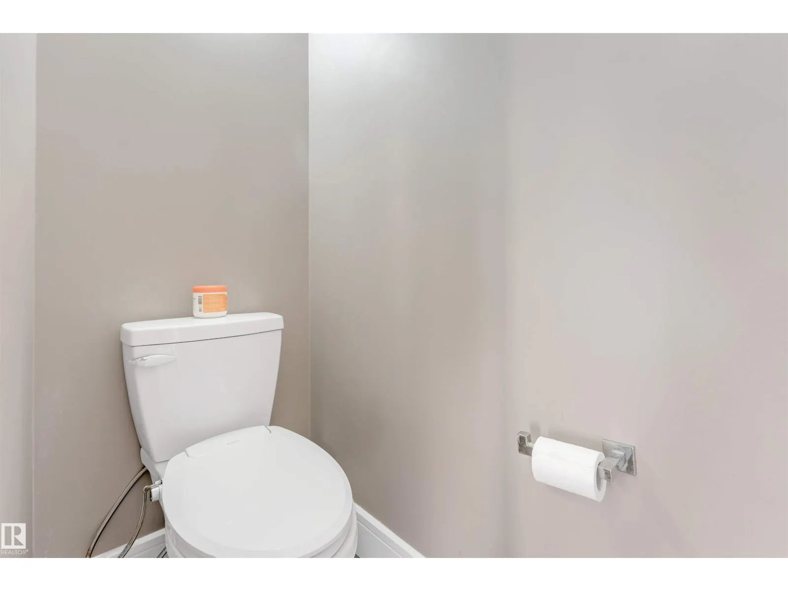 707 40 AV NW