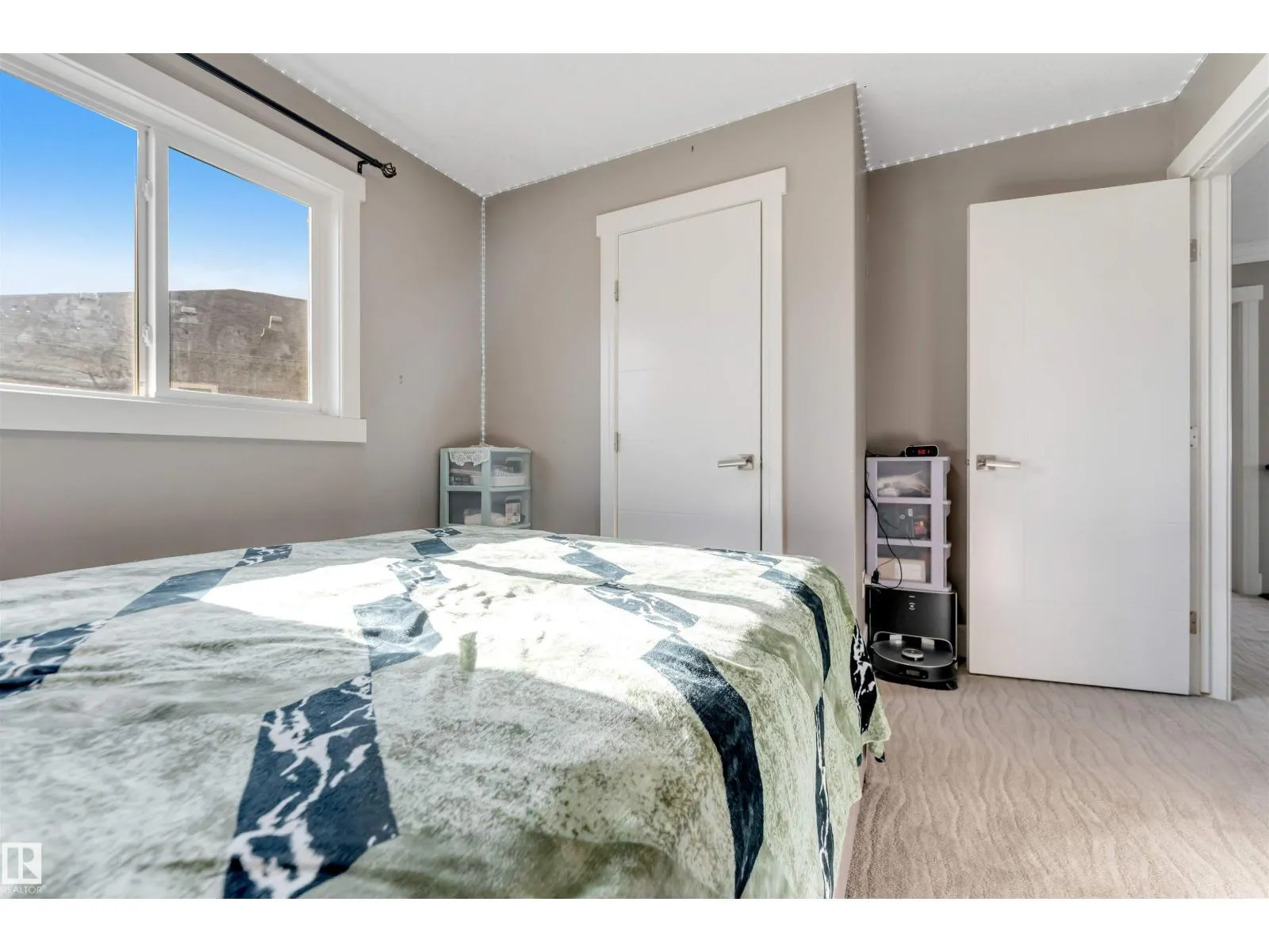 707 40 AV NW