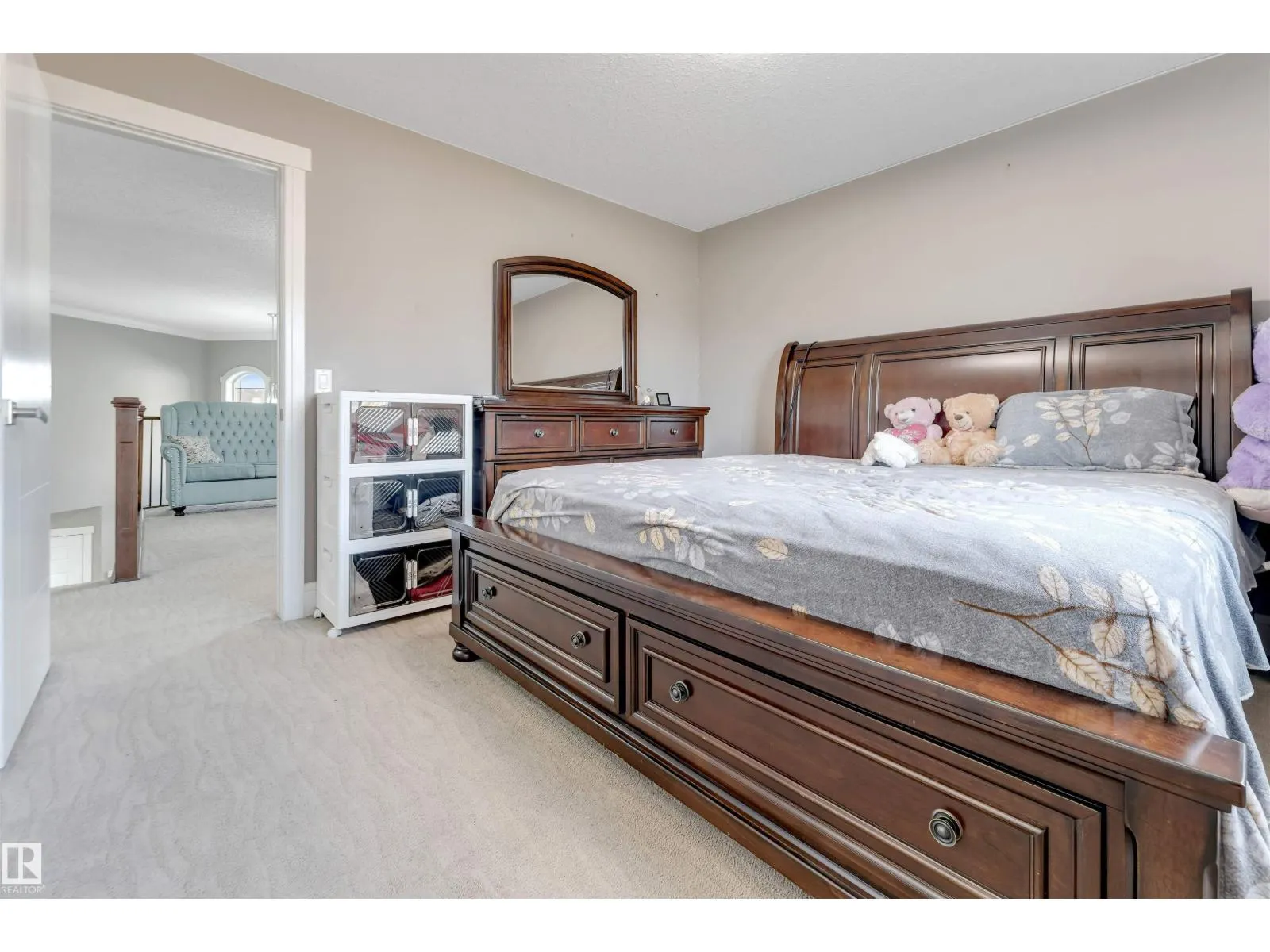 707 40 AV NW