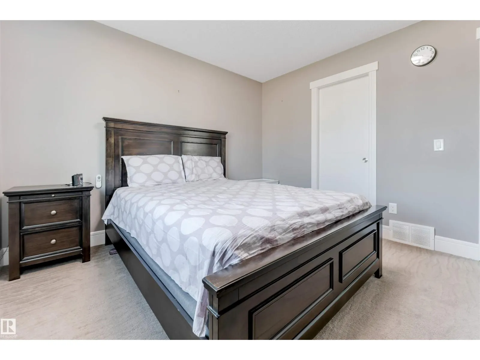 707 40 AV NW