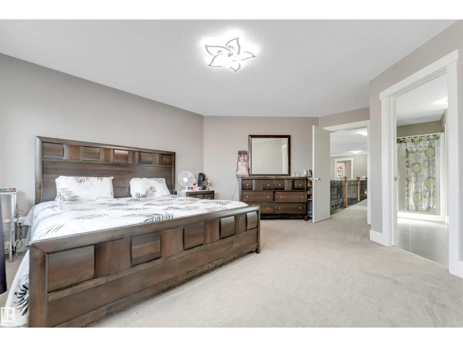 707 40 AV NW