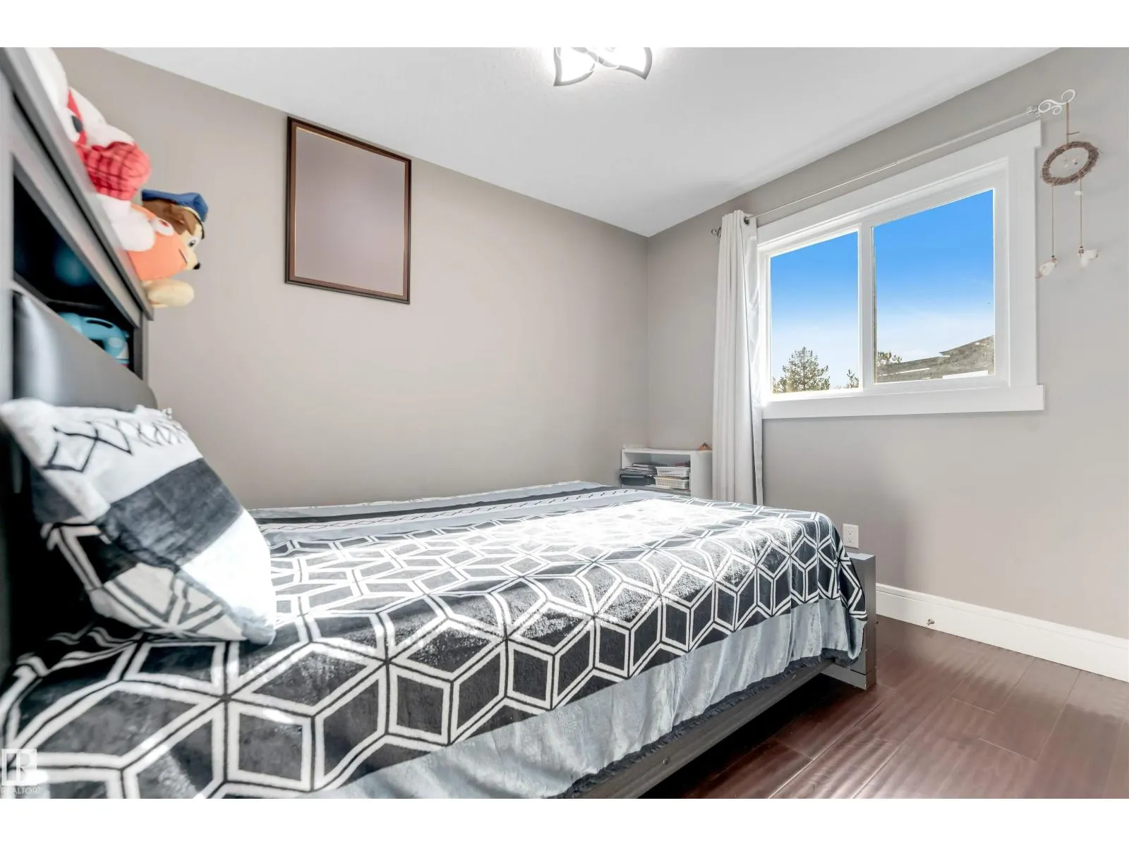 707 40 AV NW